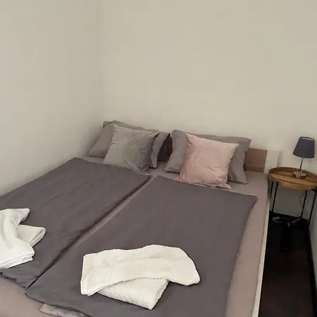 Nedaleko Centra S Volnym Parkovanim Apartment