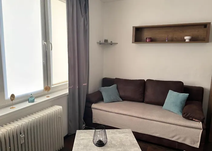 Nedaleko Centra S Volnym Parkovanim Kosice